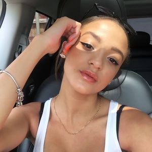 Meet your Posher, Mya